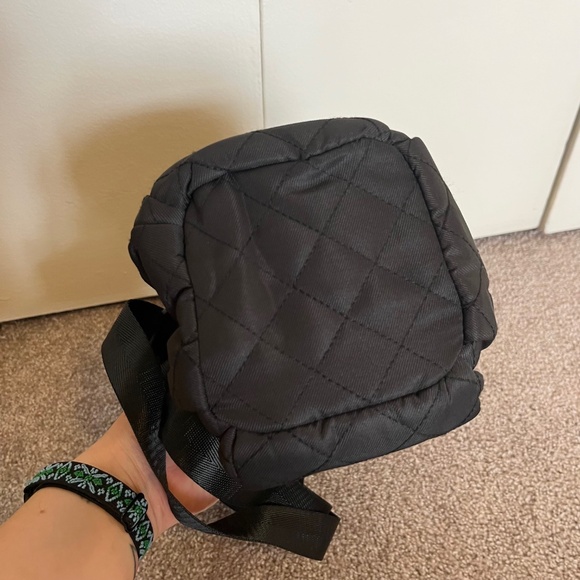 sportsnew Quilt Black Insulated Water Bottle Holder Purse with Crossbody Strap - Picture 6 of 8